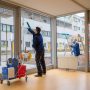 Herbstreinigung im Büro: Warum jetzt der ideale Zeitpunkt für eine Grundreinigung ist