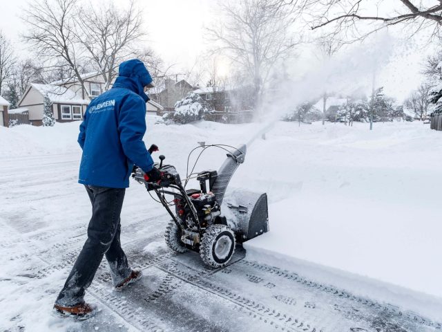 Der Winter steht bald vor der Tür: Warum Sie jetzt einen professionellen Winterdienst benötigen?